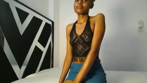 Snapshot of queen_sashavixen chatting on April 22, 5:10 am queen_sashavixen online show from April 22, 5:10 am