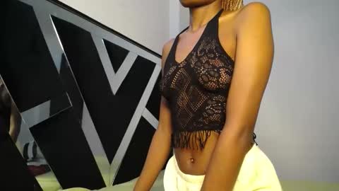 Snapshot of queen_sashavixen chatting on May 12, 6:10 am queen_sashavixen online show from May 12, 6:10 am
