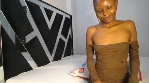 Snapshot of queen_sashavixen chatting on May 16, 4:50 pm queen_sashavixen online show from May 16, 4:50 pm