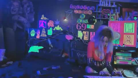 queen_splashh420 online show from April 4, 6:00 am