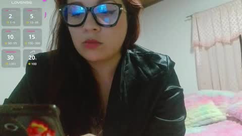 Snapshot of queen_xv chatting on March 26, 1:55 am queen_xv online show from March 26, 1:55 am