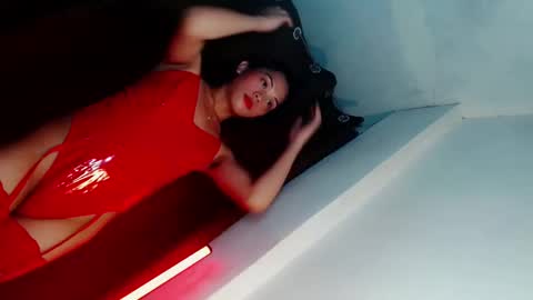 Snapshot of queena10 chatting on March 10, 4:28 am CALL ME YOUR QUEEN AIVY1 online show from March 10, 4:28 am