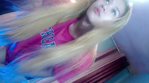 Snapshot of queena10 chatting on September 10, 9:04 pm CALL ME YOUR QUEEN AIVY1 online show from September 10, 9:04 pm