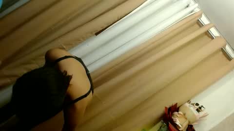 Snapshot of queena10 chatting on May 28, 9:12 pm CALL ME YOUR QUEEN AIVY1 online show from May 28, 9:12 pm