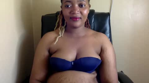 Snapshot of queenbebony2 chatting on January 8, 8:27 am Queenbebony2 online show from January 8, 8:27 am