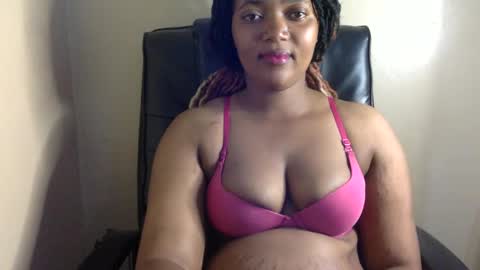 Snapshot of queenbebony2 chatting on January 17, 1:36 am Queenbebony2 online show from January 17, 1:36 am