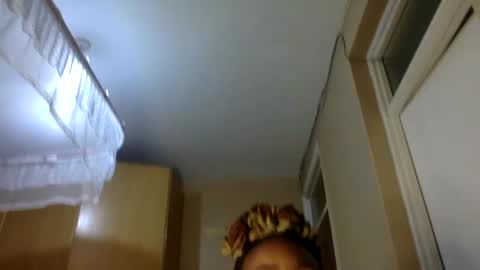 Snapshot of queenbebony2 chatting on February 8, 1:43 am Queenbebony2 online show from February 8, 1:43 am