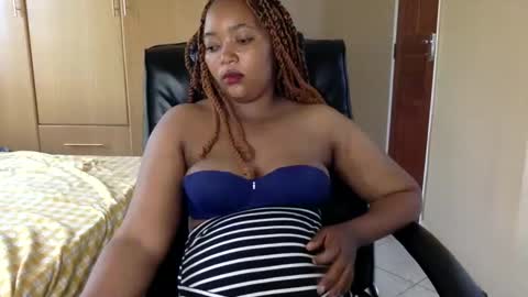 Snapshot of queenbebony2 chatting on March 5, 12:55 pm Queenbebony2 online show from March 5, 12:55 pm