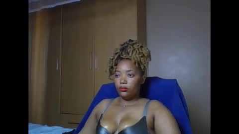 Snapshot of queenbebony2 chatting on June 8, 12:05 pm Queenbebony2 online show from June 8, 12:05 pm