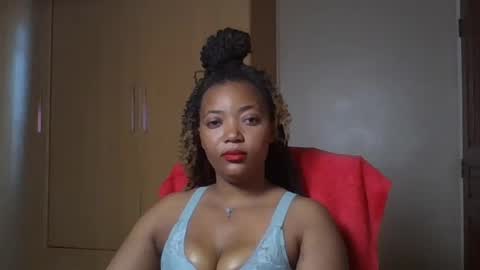 Snapshot of queenbebony2 chatting on June 15, 7:43 am Queenbebony2 online show from June 15, 7:43 am