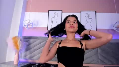 Snapshot of queenbella__ chatting on July 31, 8:52 pm online show from July 31, 8:52 pm