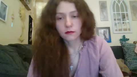 queencrimsonlvx online show from April 11, 11:53 pm