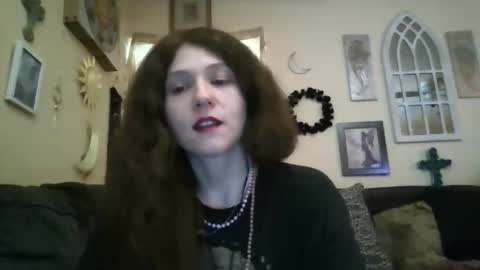 queencrimsonlvx online show from May 3, 10:32 am