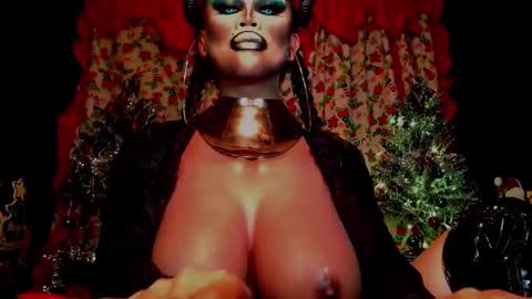 Snapshot of queendomcum6 chatting on December 10, 9:23 am Wanda Luna online show from December 10, 9:23 am