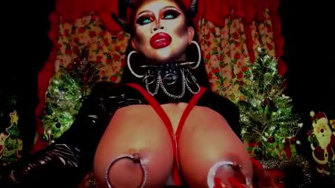 Snapshot of queendomcum6 chatting on December 21, 6:55 pm Wanda Luna online show from December 21, 6:55 pm
