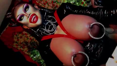 Snapshot of queendomcum6 chatting on December 27, 1:50 pm Wanda Luna online show from December 27, 1:50 pm