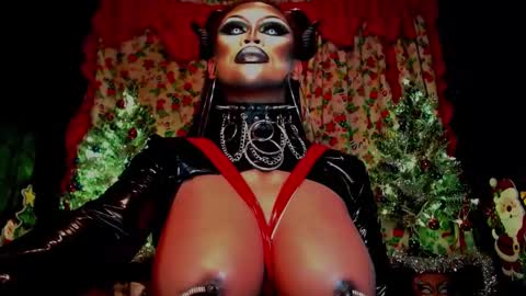 Snapshot of queendomcum6 chatting on January 2, 4:46 pm Wanda Luna online show from January 2, 4:46 pm