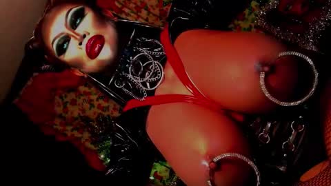Snapshot of queendomcum6 chatting on January 5, 9:36 pm Wanda Luna online show from January 5, 9:36 pm