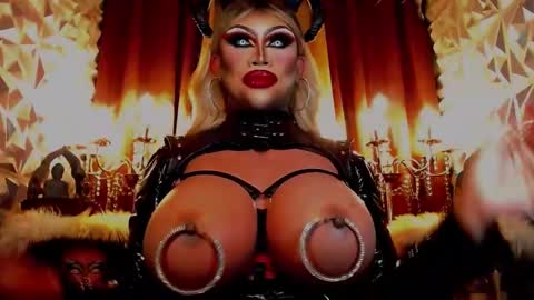 Snapshot of queendomcum6 chatting on January 20, 8:29 pm Wanda Luna online show from January 20, 8:29 pm