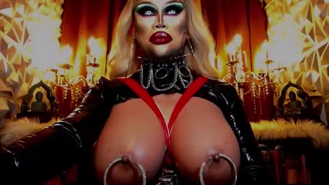 Snapshot of queendomcum6 chatting on January 21, 4:37 pm Wanda Luna online show from January 21, 4:37 pm