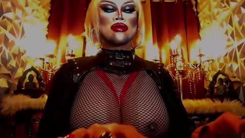 Snapshot of queendomcum6 chatting on February 1, 8:58 pm Wanda Luna online show from February 1, 8:58 pm