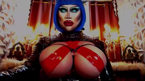 Snapshot of queendomcum6 chatting on February 24, 9:43 am Wanda Luna online show from February 24, 9:43 am