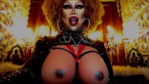 Snapshot of queendomcum6 chatting on February 26, 1:00 am Wanda Luna online show from February 26, 1:00 am