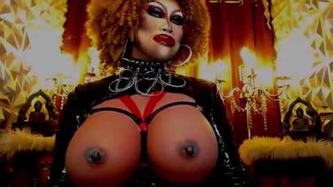 Snapshot of queendomcum6 chatting on February 26, 4:03 am Wanda Luna online show from February 26, 4:03 am