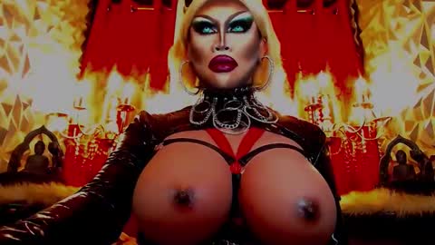 Snapshot of queendomcum6 chatting on March 3, 7:54 am Wanda Luna online show from March 3, 7:54 am