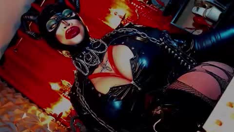 Snapshot of queendomcum6 chatting on September 16, 10:55 pm Wanda Luna online show from September 16, 10:55 pm
