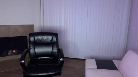 queendomi online show from December 20, 7:26 am