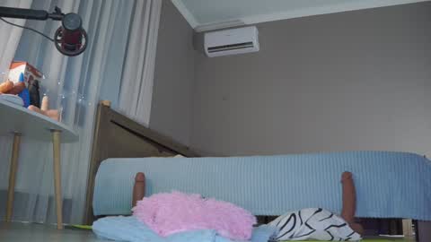 Snapshot of queenelia chatting on December 10, 3:33 pm Nelly INSTA queenelia online show from December 10, 3:33 pm