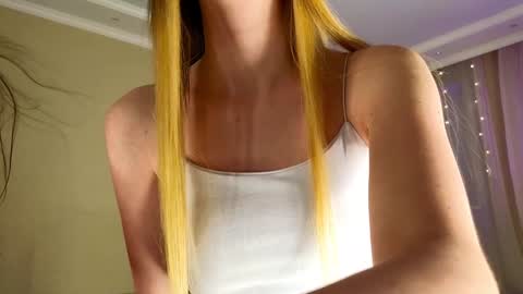 Snapshot of queenelia chatting on September 25, 1:59 pm Nelly INSTA queenelia online show from September 25, 1:59 pm