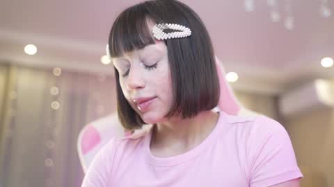 Snapshot of queenelia chatting on December 1, 2:00 pm Nelly INSTA queenelia online show from December 1, 2:00 pm