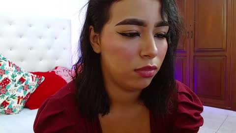 Snapshot of queenie_star chatting on December 19, 9:38 pm Maria Del Mar online show from December 19, 9:38 pm