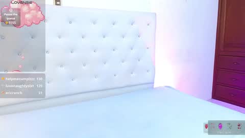 Snapshot of queenie_star chatting on January 17, 8:55 pm Maria Del Mar online show from January 17, 8:55 pm