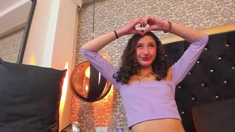 Snapshot of queenjenn__ chatting on December 5, 9:17 pm QUEENJEENN online show from December 5, 9:17 pm