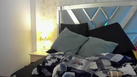 Snapshot of queenjenn__ chatting on December 7, 9:00 pm QUEENJEENN online show from December 7, 9:00 pm