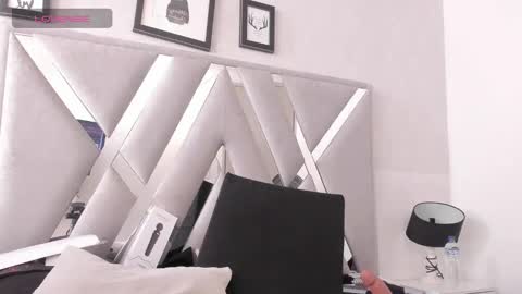 Snapshot of queenjenn__ chatting on January 18, 9:34 pm QUEENJEENN online show from January 18, 9:34 pm