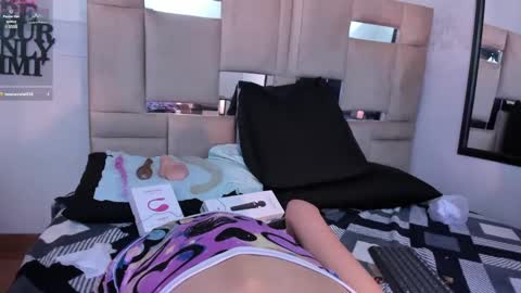 Snapshot of queenjenn__ chatting on March 7, 6:13 am QUEENJEENN online show from March 7, 6:13 am