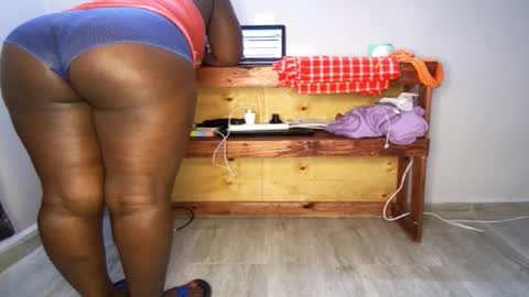 Snapshot of queenkiah chatting on October 2, 7:54 pm Nina online show from October 2, 7:54 pm