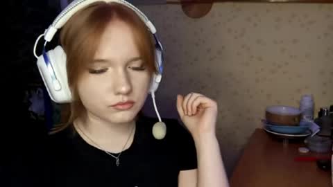 Snapshot of queenmangiamele chatting on March 18, 6:49 am Bella online show from March 18, 6:49 am