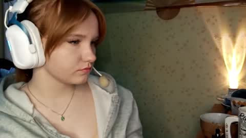 Snapshot of queenmangiamele chatting on March 19, 6:06 am Bella online show from March 19, 6:06 am