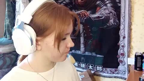 Snapshot of queenmangiamele chatting on March 31, 8:48 am Bella online show from March 31, 8:48 am