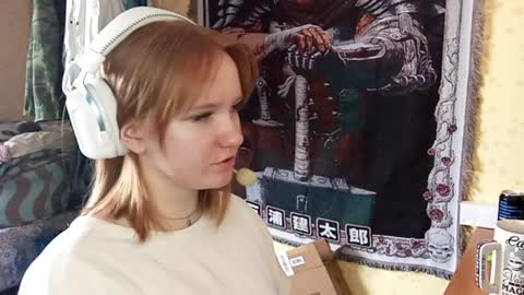 Snapshot of queenmangiamele chatting on April 1, 6:25 am Bella online show from April 1, 6:25 am