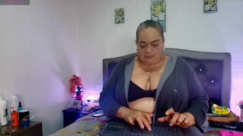 VickyBoobss online show from May 10, 1:05 pm
