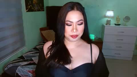 Snapshot of queenmistressolivia chatting on February 1, 3:43 pm Miss Celine online show from February 1, 3:43 pm