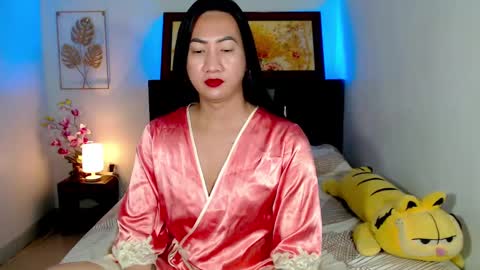 QUEEN online show from December 25, 5:48 am