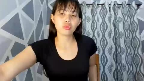 Snapshot of queennbbee chatting on June 9, 7:09 am queennbbee online show from June 9, 7:09 am
