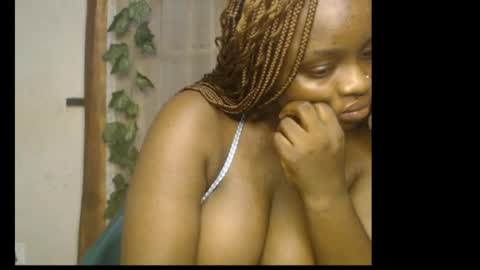 Snapshot of queenofalltest chatting on April 6, 8:15 am Zoey online show from April 6, 8:15 am